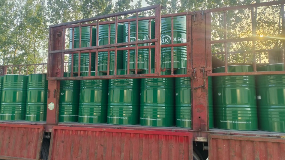 泰柯甘油出貨現(xiàn)場(chǎng).jpg 泰柯甘油出貨現(xiàn)場(chǎng).jpg