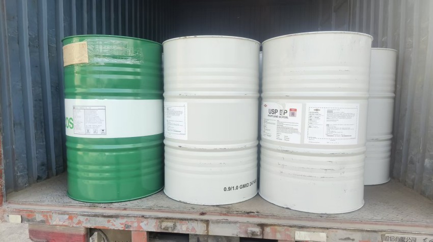 食品級白油和食品級丙二醇發貨.jpg 食品級白油和食品級丙二醇發貨.jpg
