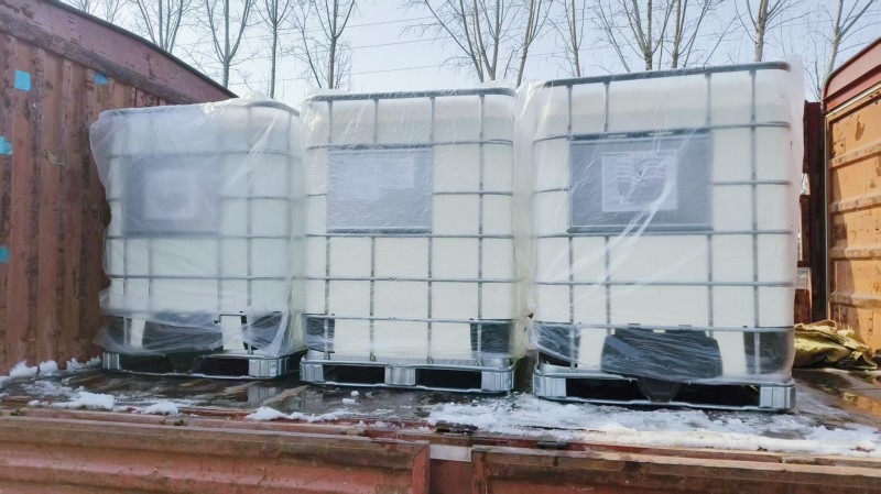 河南通商倉儲部冒雪完成獸藥用白油的發貨安排